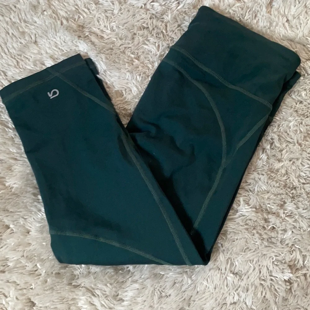 Gap size small petite workout leggings in green